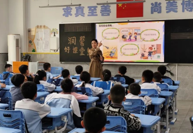 讲堂变得互动性明显增强大家的学习积极性也被充分调动起来了 讲堂变得互动性明显增强大家的学习积极性也被充分调动起来了