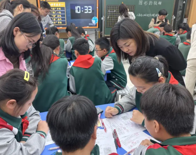 教育版图中教师始终是最中心的力气这里有深耕一线的骨干教师