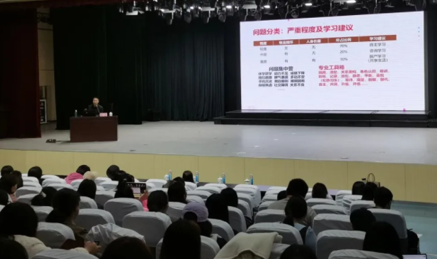 学生课堂上的专心投入文明有序生动展现了校园养成教育的育人成效 学生课堂上的专心投入文明有序生动展现了校园养成教育的育人成效