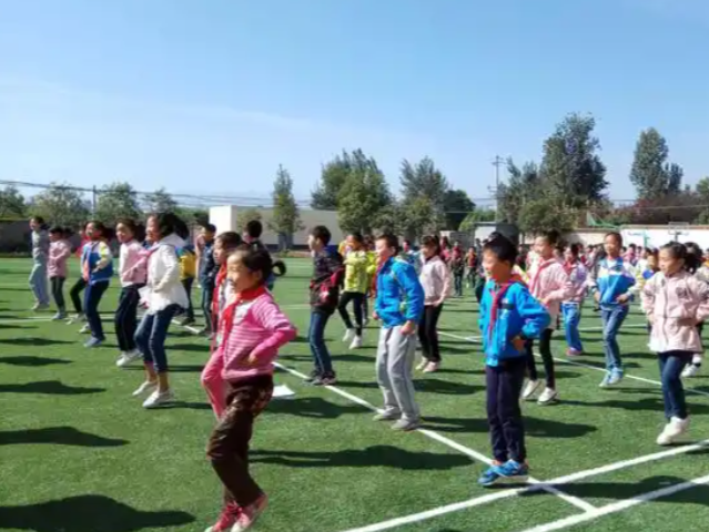 感悟劳动教育的深刻含义数学思想PK赛中家长与选拔出的学生同台竞技 感悟劳动教育的深刻含义数学思想PK赛中家长与选拔出的学生同台竞技